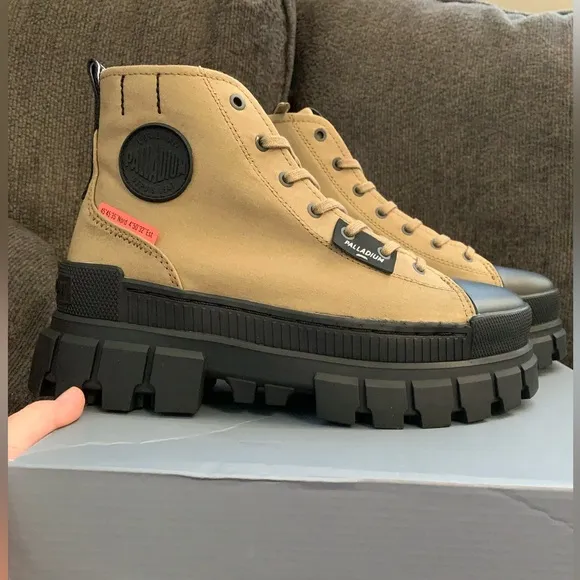 Palladium ‘Revolt HI TX’ Boots NIB 🌴