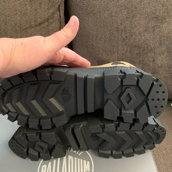 Palladium ‘Revolt HI TX’ Boots NIB 🌴