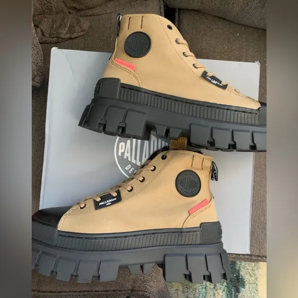 Palladium ‘Revolt HI TX’ Boots NIB 🌴