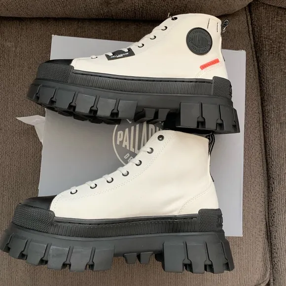 Palladium Women's Size 8.5 Revolt Hi TX Platform Boots Star White NIB 🌴