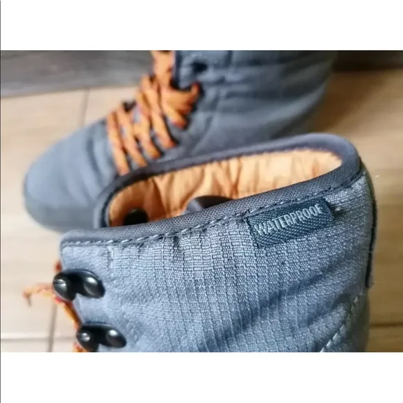 Patagonia GORETEX Activist Boots 7 grey insulated high tops