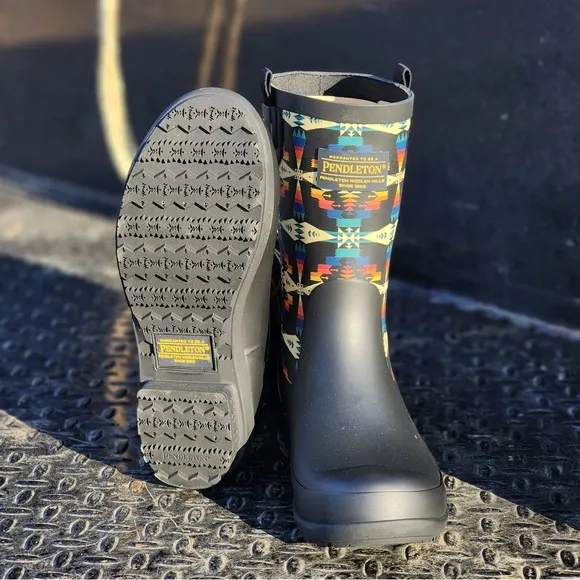 Pendleton Tucson Mid Rain Black Boots Size 10 NIB