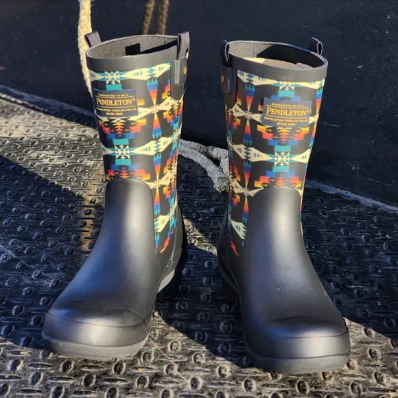 Pendleton Tucson Mid Rain Black Boots Size 10 NIB