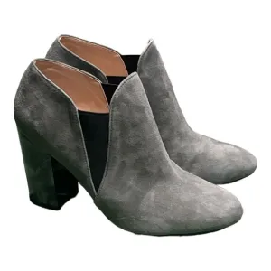 Phoebe women’s Grey Suede Ankle &amp; Bootie Boots Size 7.