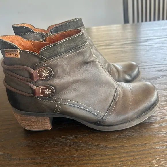 Pikolinos Brown Ankle Boots with Side Zipper and Decorative Straps