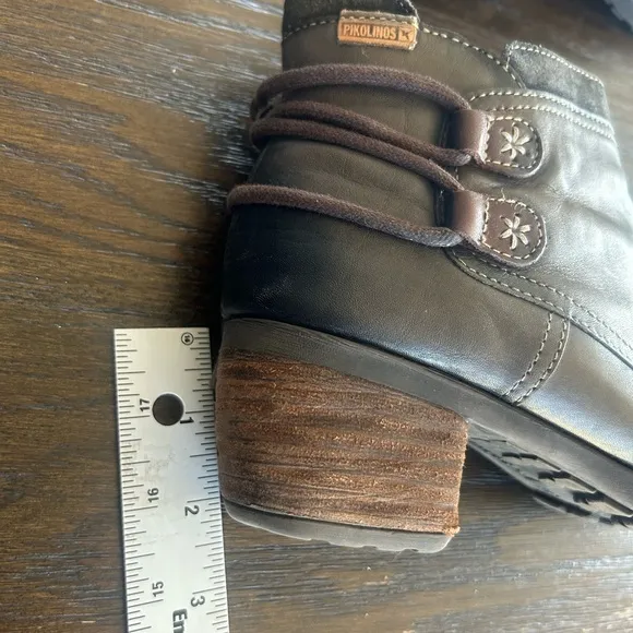 Pikolinos Brown Ankle Boots with Side Zipper and Decorative Straps