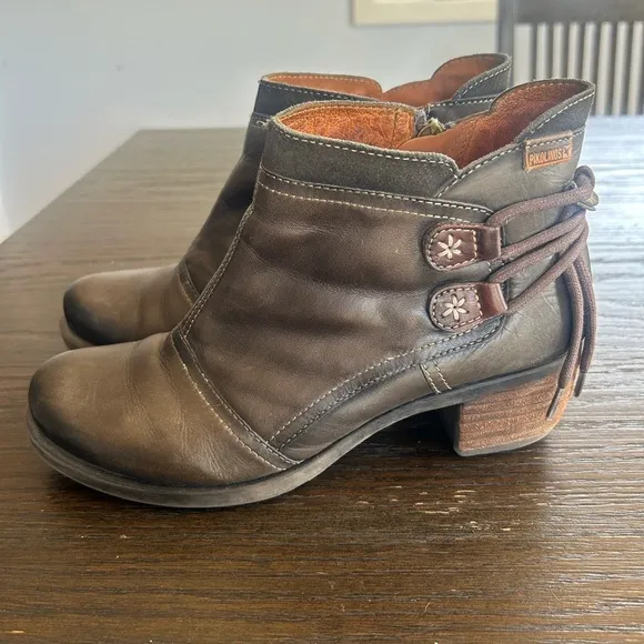 Pikolinos Brown Ankle Boots with Side Zipper and Decorative Straps