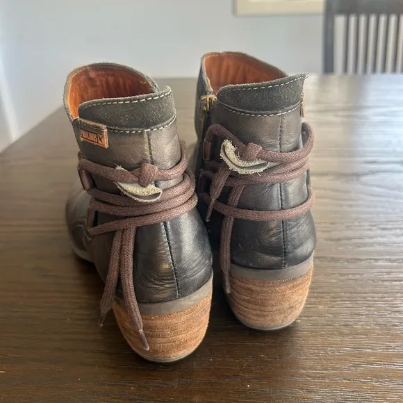 Pikolinos Brown Ankle Boots with Side Zipper and Decorative Straps