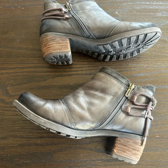 Pikolinos Brown Ankle Boots with Side Zipper and Decorative Straps