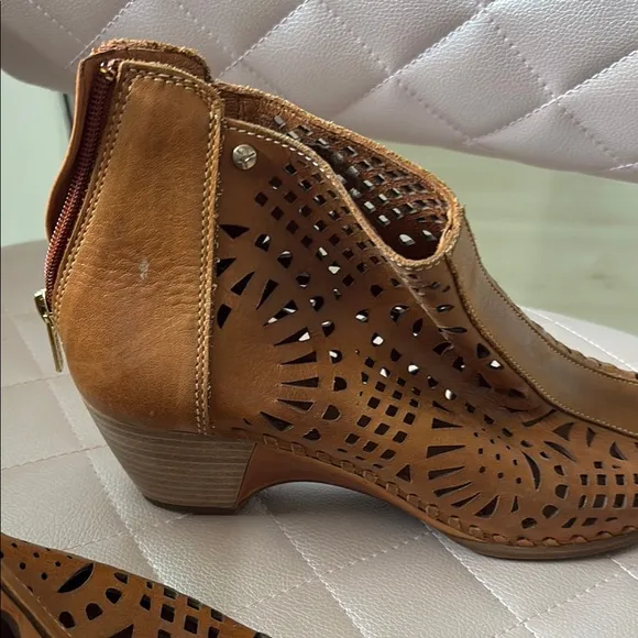 Pikolinos Tan Leather Cutout Ankle Boots