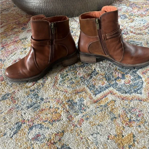 Pikolinos Womens Boot brown leather zip size 8.5