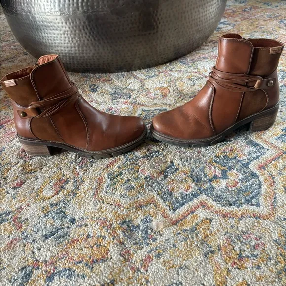 Pikolinos Womens Boot brown leather zip size 8.5