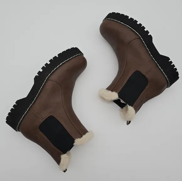 Portland Boots Womens 9.5 Brown Faux Fur Leather Chelsea Helena Lug Slip On