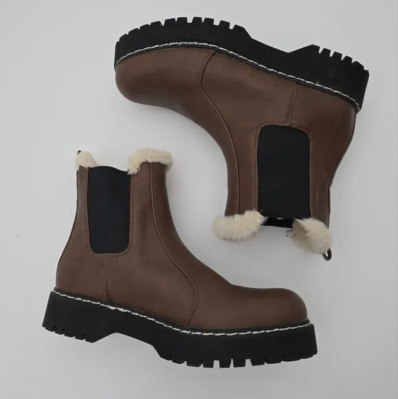 Portland Boots Womens 9.5 Brown Faux Fur Leather Chelsea Helena Lug Slip On