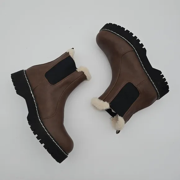 Portland Boots Womens 9.5 Brown Faux Fur Leather Chelsea Helena Lug Slip On