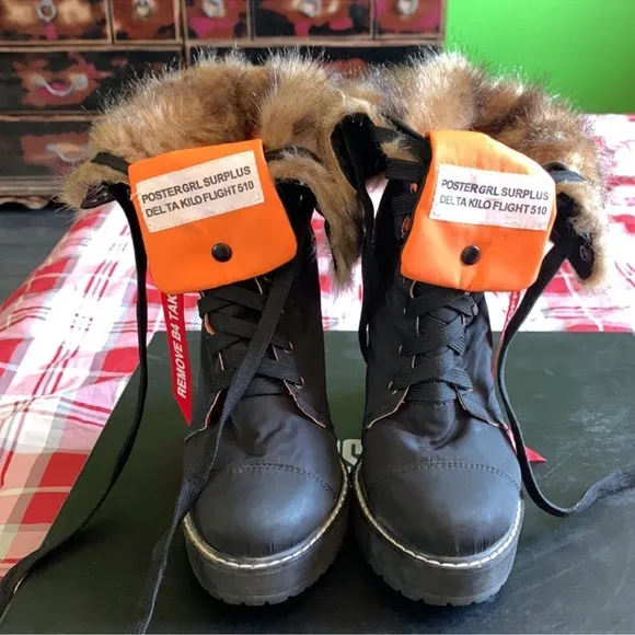 POSTER GRL Fur flight boot chunky heel 6 preowned