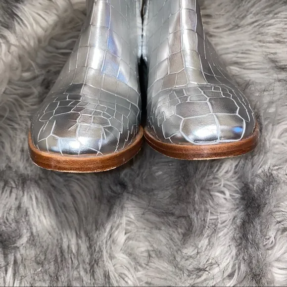 POUR LA VICTOIRE Booties