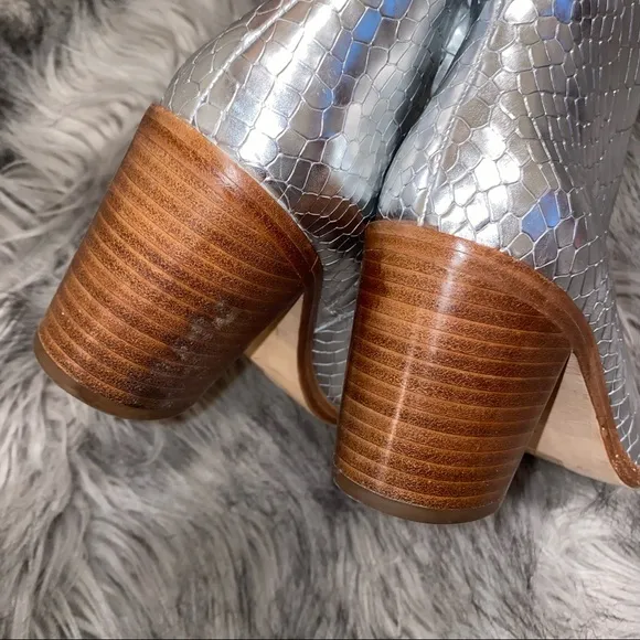 POUR LA VICTOIRE Booties