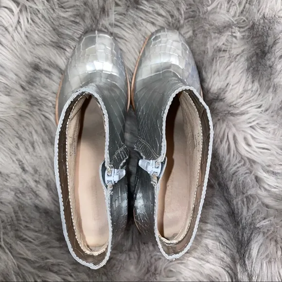POUR LA VICTOIRE Booties