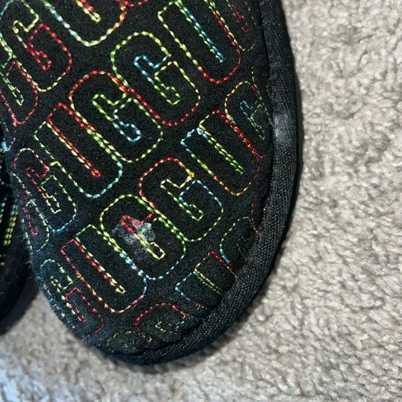 Preloved Girls black ugg boots with colorful stitching 🥾 sz 1