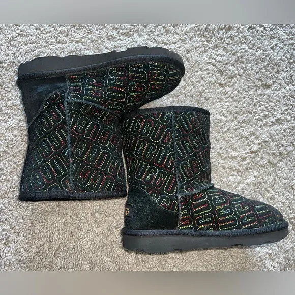 Preloved Girls black ugg boots with colorful stitching 🥾 sz 1