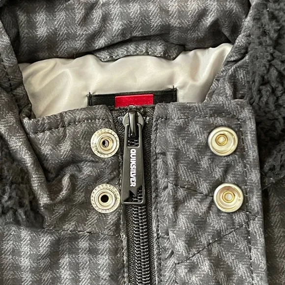 Quiksilver Boys Checkered Winter Jacket size Medium BRAND NEW NWT