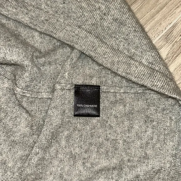 Quinn 100% Cashmere cardigan size small