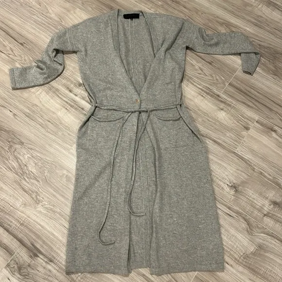 Quinn 100% Cashmere cardigan size small