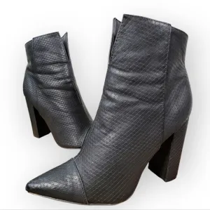 Qupid Signal Block Heel Bootie Pointed Toe Faux Leather Snake Size 6.5