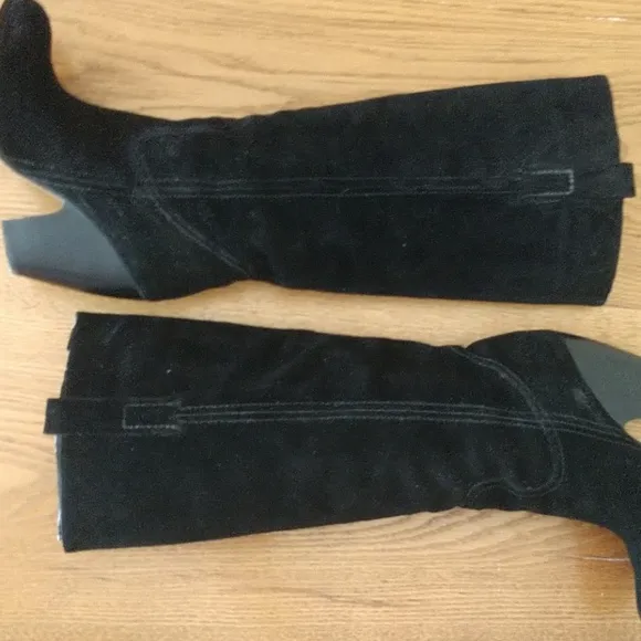 R KNEE HIGH SUEDE Nearly New Black Suede Boots Designer Aldo