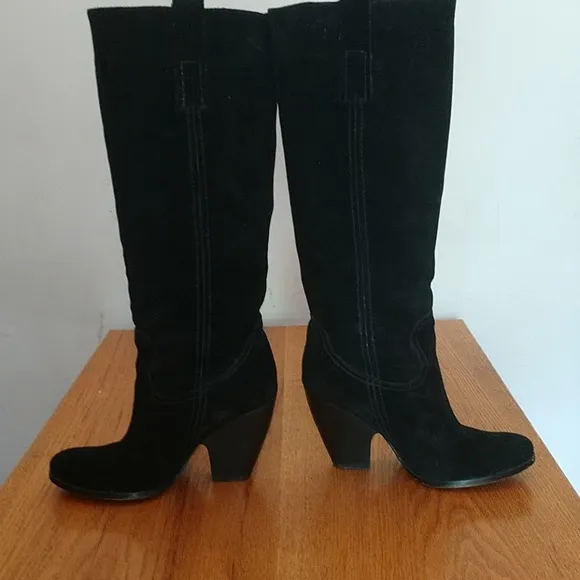 R KNEE HIGH SUEDE Nearly New Black Suede Boots Designer Aldo