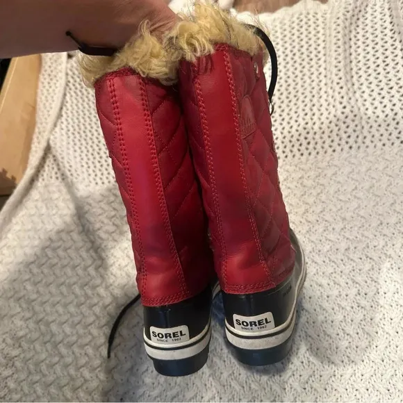 Red Sorels Snow Boots size 7 women'ss