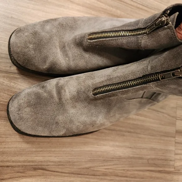 Rj colt gray suede boots size 9.5