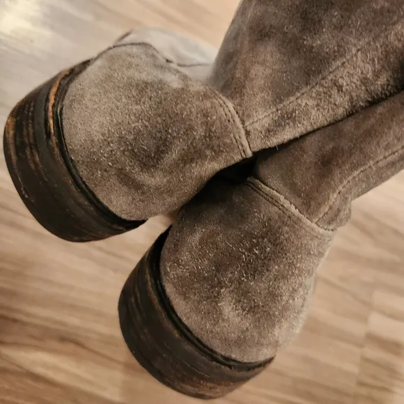 Rj colt gray suede boots size 9.5