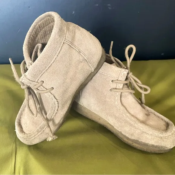 Roper Kids Unisex Gum Sticker Sand Suede Ankle Boots