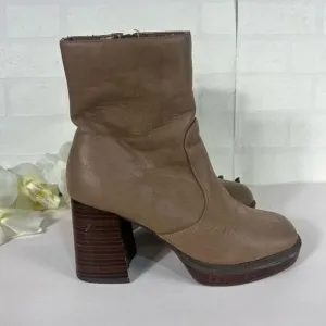 Rouge Womens Chunky Heel Boots size 6 Faux Leather Taupe Y2K Style