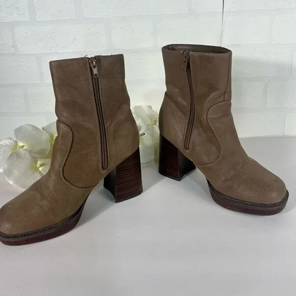 Rouge Womens Chunky Heel Boots size 6 Faux Leather Taupe Y2K Style