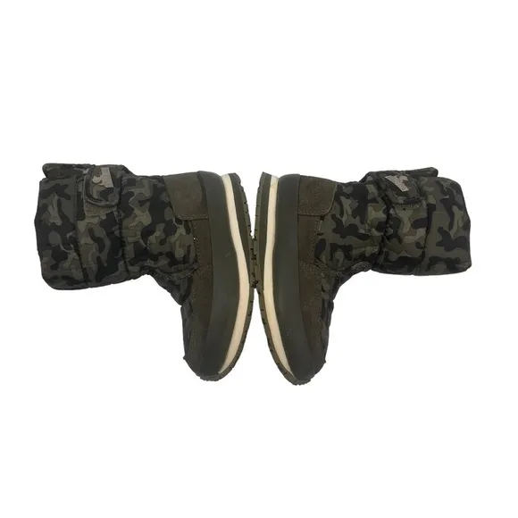 Rubber Duck Green Camouflage Snow Boots Size 11 Toddler