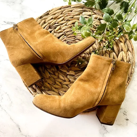 Saint Laurent Womens Tan Suede 'BABIES' Fringed Heel Ankle Boots, sz. 37/US 6.5
