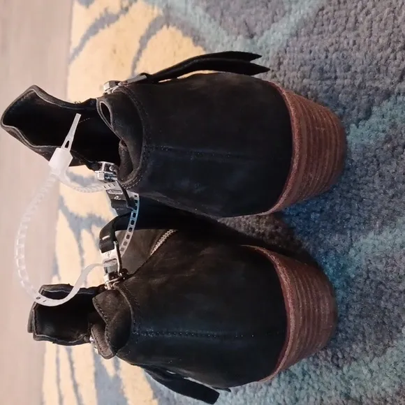 SAM EDELMAN Distressed Leather Dual Zipper Black Ankle Boots Size 6 NEW