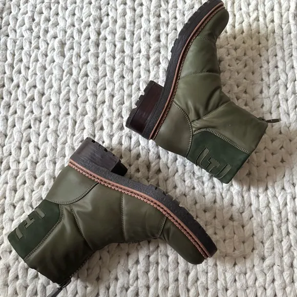 Sam Edelman Jalissa Puffer Boots, size 6.5