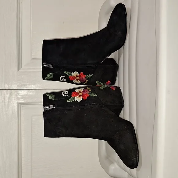 Sam Edelman suede leather ankle boots heels - 7 - embroidered black