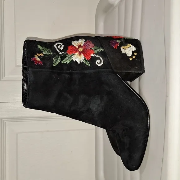 Sam Edelman suede leather ankle boots heels - 7 - embroidered black