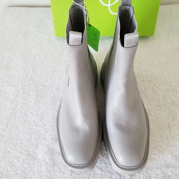 Sam Edelman waterproof womens silver color leather boots size 9