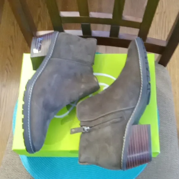 Sam Edelman women's ankle boots-NEW