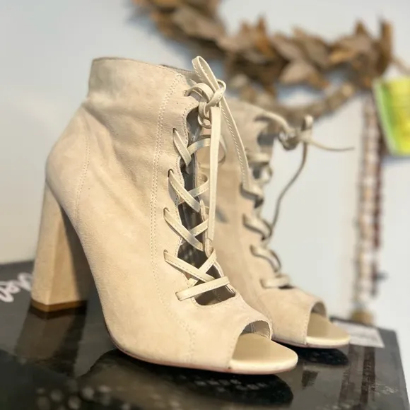 Sam Edelman Yvie Nude Suede Bootie Side Zip Open Toe Ankle Boots size 8 women’s
