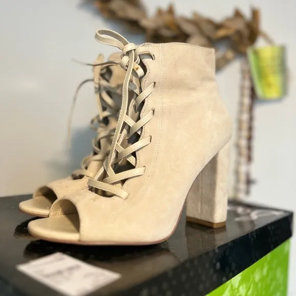 Sam Edelman Yvie Nude Suede Bootie Side Zip Open Toe Ankle Boots size 8 women’s