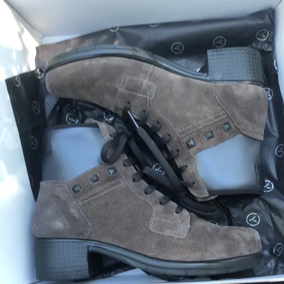 SAYDO Laced Up Suede Booties EU 36/37