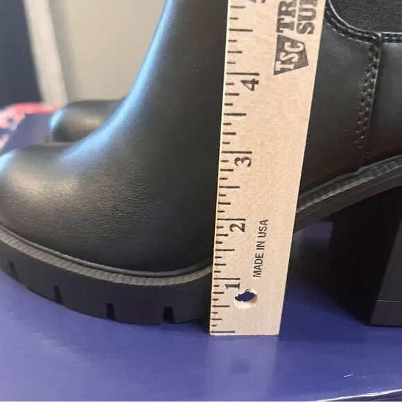 Scoop Black Faux Leather Chunky Heeled Heel Go Go Style Chelsey Boots NWT