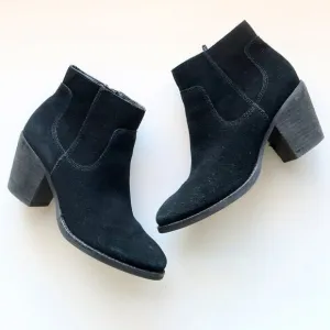 Seychelles Black Suede Leather Round Toe Block Heel Ankle Boots / Booties 7.5